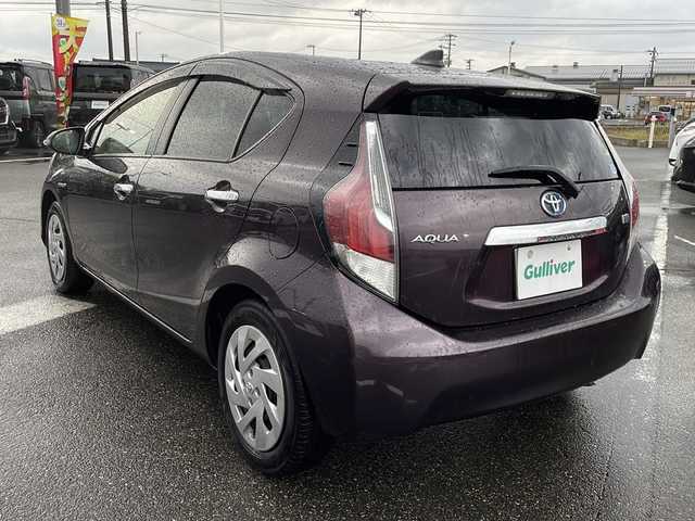 トヨタ アクア S スタイルブラック 新潟県 2017(平29)年 6.3万km ディープアメジストマイカメタリック ナビ（BT/DTV/ワンセグ）/バックカメラ/オートライト/ビルトインETC/衝突軽減ブレーキ/夏冬タイヤ/ウィンカーミラー/電動格納ミラー/ドアバイザー/シガーソケット