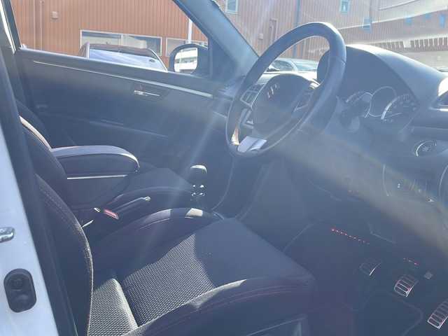 スズキ スイフト スポーツ 静岡県 2014(平26)年 11万km スノーホワイトパール ワンオーナー/6速マニュアル/社外HDDナビ・フルセグTV/CD/DVD/SD/Bluetooth)/社外１７インチアルミホイール/クルーズコントロール/ステアリングスイッチ/ETC/スマートキー２個/プッシュスタート/取扱説明書/新車時保証書