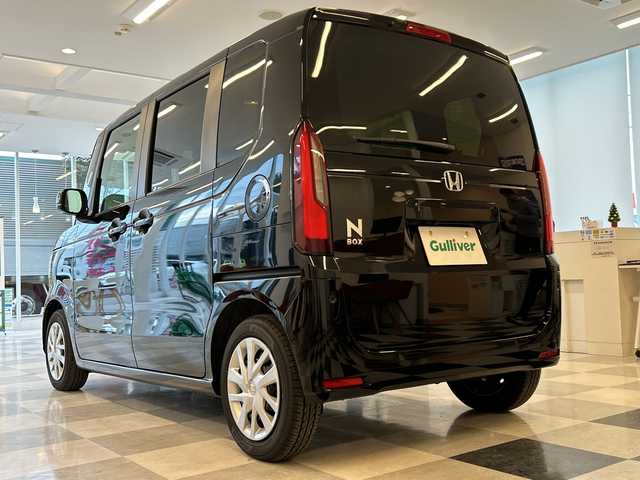 ホンダ Ｎ ＢＯＸ 岐阜県 2024(令6)年 0.4万km クリスタルブラックパール ホンダセンシング/衝突軽減ブレーキ（CMBS）/先行車発進お知らせ機能/歩行者事故低減ステアリング/路外逸脱抑制機能/標識認識機能/アダプティブクルーズコントロール（ACC）/車線維持支援システム（LKAS）/急アクセル抑制機能/近距離衝突軽減ブレーキ/誤発進抑制機能/後方誤発進抑制機能/パーキングセンサーシステム/ナビ装着用スペシャルパッケージ/ギャザズディスプレイ/Apple CarPlay/Android Auto/Bluetooth/HDMI/バックモニター/オートハイビーム/前席シートヒータ―/両側パワースライドドア/シートバックテーブル(運転席＆助手席)/オートリトラミラー/左右独立式リアセンターアームレスト/リアサンシェード/電子パーキング/LEDヘッドライト/オートライト/保証書/取扱説明書/スペアキー
