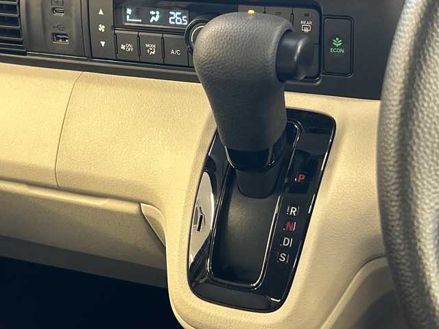 ホンダ Ｎ ＢＯＸ 岐阜県 2024(令6)年 0.4万km クリスタルブラックパール ホンダセンシング/衝突軽減ブレーキ（CMBS）/先行車発進お知らせ機能/歩行者事故低減ステアリング/路外逸脱抑制機能/標識認識機能/アダプティブクルーズコントロール（ACC）/車線維持支援システム（LKAS）/急アクセル抑制機能/近距離衝突軽減ブレーキ/誤発進抑制機能/後方誤発進抑制機能/パーキングセンサーシステム/ナビ装着用スペシャルパッケージ/ギャザズディスプレイ/Apple CarPlay/Android Auto/Bluetooth/HDMI/バックモニター/オートハイビーム/前席シートヒータ―/両側パワースライドドア/シートバックテーブル(運転席＆助手席)/オートリトラミラー/左右独立式リアセンターアームレスト/リアサンシェード/電子パーキング/LEDヘッドライト/オートライト/保証書/取扱説明書/スペアキー