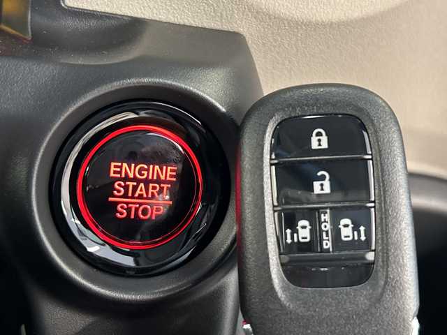 ホンダ Ｎ ＢＯＸ 岐阜県 2024(令6)年 0.4万km クリスタルブラックパール ホンダセンシング/衝突軽減ブレーキ（CMBS）/先行車発進お知らせ機能/歩行者事故低減ステアリング/路外逸脱抑制機能/標識認識機能/アダプティブクルーズコントロール（ACC）/車線維持支援システム（LKAS）/急アクセル抑制機能/近距離衝突軽減ブレーキ/誤発進抑制機能/後方誤発進抑制機能/パーキングセンサーシステム/ナビ装着用スペシャルパッケージ/ギャザズディスプレイ/Apple CarPlay/Android Auto/Bluetooth/HDMI/バックモニター/オートハイビーム/前席シートヒータ―/両側パワースライドドア/シートバックテーブル(運転席＆助手席)/オートリトラミラー/左右独立式リアセンターアームレスト/リアサンシェード/電子パーキング/LEDヘッドライト/オートライト/保証書/取扱説明書/スペアキー