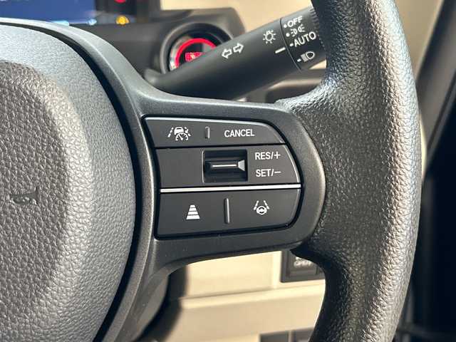 ホンダ Ｎ ＢＯＸ 岐阜県 2024(令6)年 0.4万km クリスタルブラックパール ホンダセンシング/衝突軽減ブレーキ（CMBS）/先行車発進お知らせ機能/歩行者事故低減ステアリング/路外逸脱抑制機能/標識認識機能/アダプティブクルーズコントロール（ACC）/車線維持支援システム（LKAS）/急アクセル抑制機能/近距離衝突軽減ブレーキ/誤発進抑制機能/後方誤発進抑制機能/パーキングセンサーシステム/ナビ装着用スペシャルパッケージ/ギャザズディスプレイ/Apple CarPlay/Android Auto/Bluetooth/HDMI/バックモニター/オートハイビーム/前席シートヒータ―/両側パワースライドドア/シートバックテーブル(運転席＆助手席)/オートリトラミラー/左右独立式リアセンターアームレスト/リアサンシェード/電子パーキング/LEDヘッドライト/オートライト/保証書/取扱説明書/スペアキー