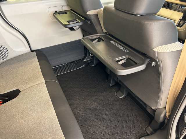 ホンダ Ｎ ＢＯＸ 岐阜県 2024(令6)年 0.4万km クリスタルブラックパール ホンダセンシング/衝突軽減ブレーキ（CMBS）/先行車発進お知らせ機能/歩行者事故低減ステアリング/路外逸脱抑制機能/標識認識機能/アダプティブクルーズコントロール（ACC）/車線維持支援システム（LKAS）/急アクセル抑制機能/近距離衝突軽減ブレーキ/誤発進抑制機能/後方誤発進抑制機能/パーキングセンサーシステム/ナビ装着用スペシャルパッケージ/ギャザズディスプレイ/Apple CarPlay/Android Auto/Bluetooth/HDMI/バックモニター/オートハイビーム/前席シートヒータ―/両側パワースライドドア/シートバックテーブル(運転席＆助手席)/オートリトラミラー/左右独立式リアセンターアームレスト/リアサンシェード/電子パーキング/LEDヘッドライト/オートライト/保証書/取扱説明書/スペアキー