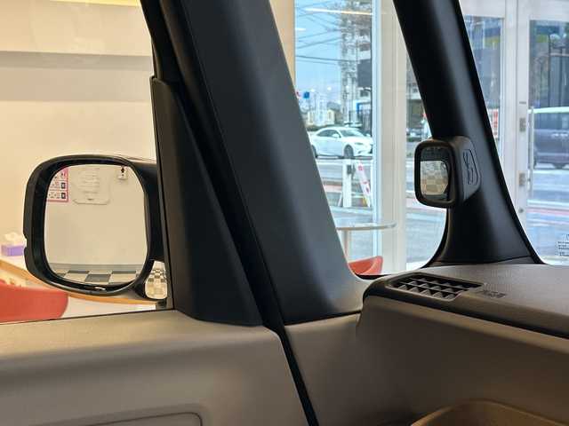 ホンダ Ｎ ＢＯＸ 岐阜県 2024(令6)年 0.4万km クリスタルブラックパール ホンダセンシング/衝突軽減ブレーキ（CMBS）/先行車発進お知らせ機能/歩行者事故低減ステアリング/路外逸脱抑制機能/標識認識機能/アダプティブクルーズコントロール（ACC）/車線維持支援システム（LKAS）/急アクセル抑制機能/近距離衝突軽減ブレーキ/誤発進抑制機能/後方誤発進抑制機能/パーキングセンサーシステム/ナビ装着用スペシャルパッケージ/ギャザズディスプレイ/Apple CarPlay/Android Auto/Bluetooth/HDMI/バックモニター/オートハイビーム/前席シートヒータ―/両側パワースライドドア/シートバックテーブル(運転席＆助手席)/オートリトラミラー/左右独立式リアセンターアームレスト/リアサンシェード/電子パーキング/LEDヘッドライト/オートライト/保証書/取扱説明書/スペアキー