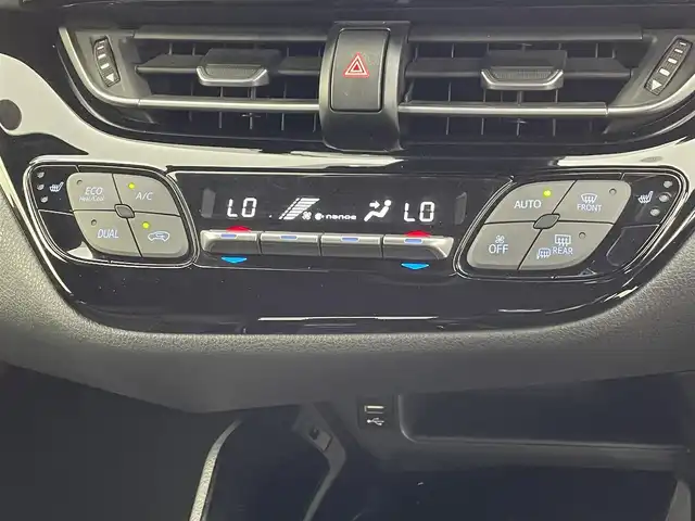 トヨタ Ｃ－ＨＲ G モード ネロ セーフティプラス 熊本県 2020(令2)年 6.2万km ホワイトパールクリスタルシャイン 禁煙車　/純正８インチディスプレイオーディオ（ＡｐｐｌＣａｒＰｌａｙ・ＢＴ）　全周囲カメラ　/ＥＴＣ　/前後クリアランスソナー　/モデリスタフルエアロ　/Toyota Safety Sense/・プリクラッシュセーフティ/・レーントレーシングアシスト/・オートマチックハイビーム/・レーダークルーズコントロール/・ロードサインアシスト/・ブラインドスポットモニター/横滑り防止/ハーフレザーシート/純正フロアマット/純正１８インチAW/オートライト/LEDヘッドライト/フォグライト/スマートキー/プッシュスタート/保証書/取扱説明書