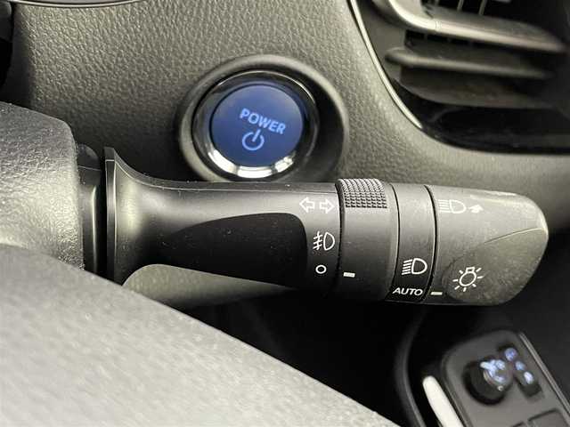 トヨタ Ｃ－ＨＲ G モード ネロ セーフティプラス 佐賀県 2020(令2)年 6.2万km ホワイトパールクリスタルシャイン 禁煙車　/純正８インチディスプレイオーディオ（ＡｐｐｌＣａｒＰｌａｙ・ＢＴ）　全周囲カメラ　/ＥＴＣ　/前後クリアランスソナー　/モデリスタフルエアロ　/Toyota Safety Sense/・プリクラッシュセーフティ/・レーントレーシングアシスト/・オートマチックハイビーム/・レーダークルーズコントロール/・ロードサインアシスト/・ブラインドスポットモニター/横滑り防止/ハーフレザーシート/純正フロアマット/純正１８インチAW/オートライト/LEDヘッドライト/フォグライト/スマートキー/プッシュスタート/保証書/取扱説明書