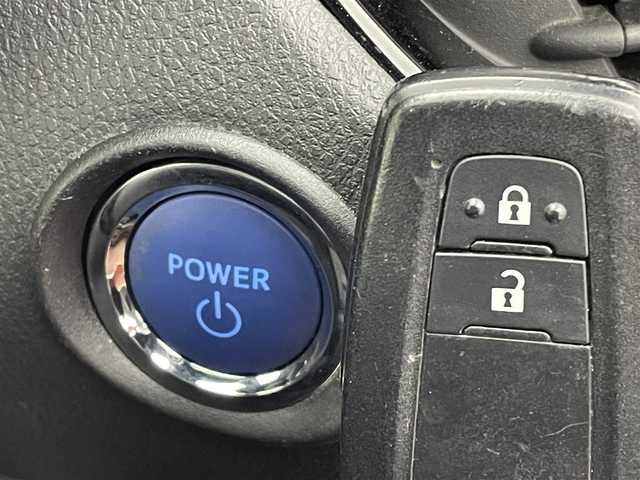 トヨタ Ｃ－ＨＲ G モード ネロ セーフティプラス 佐賀県 2020(令2)年 6.2万km ホワイトパールクリスタルシャイン 禁煙車　/純正８インチディスプレイオーディオ（ＡｐｐｌＣａｒＰｌａｙ・ＢＴ）　全周囲カメラ　/ＥＴＣ　/前後クリアランスソナー　/モデリスタフルエアロ　/Toyota Safety Sense/・プリクラッシュセーフティ/・レーントレーシングアシスト/・オートマチックハイビーム/・レーダークルーズコントロール/・ロードサインアシスト/・ブラインドスポットモニター/横滑り防止/ハーフレザーシート/純正フロアマット/純正１８インチAW/オートライト/LEDヘッドライト/フォグライト/スマートキー/プッシュスタート/保証書/取扱説明書