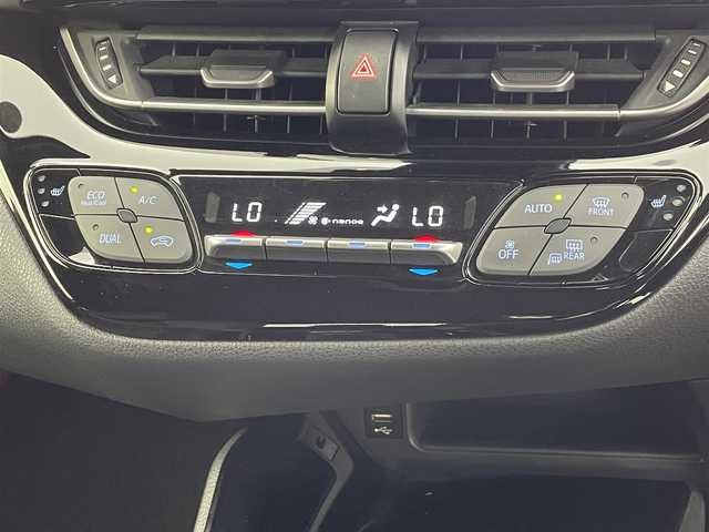 トヨタ Ｃ－ＨＲ G モード ネロ セーフティプラス 佐賀県 2020(令2)年 6.2万km ホワイトパールクリスタルシャイン 禁煙車　/純正８インチディスプレイオーディオ（ＡｐｐｌＣａｒＰｌａｙ・ＢＴ）　全周囲カメラ　/ＥＴＣ　/前後クリアランスソナー　/モデリスタフルエアロ　/Toyota Safety Sense/・プリクラッシュセーフティ/・レーントレーシングアシスト/・オートマチックハイビーム/・レーダークルーズコントロール/・ロードサインアシスト/・ブラインドスポットモニター/横滑り防止/ハーフレザーシート/純正フロアマット/純正１８インチAW/オートライト/LEDヘッドライト/フォグライト/スマートキー/プッシュスタート/保証書/取扱説明書