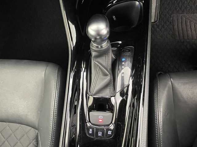 トヨタ Ｃ－ＨＲ G モード ネロ セーフティプラス 佐賀県 2020(令2)年 6.2万km ホワイトパールクリスタルシャイン 禁煙車　/純正８インチディスプレイオーディオ（ＡｐｐｌＣａｒＰｌａｙ・ＢＴ）　全周囲カメラ　/ＥＴＣ　/前後クリアランスソナー　/モデリスタフルエアロ　/Toyota Safety Sense/・プリクラッシュセーフティ/・レーントレーシングアシスト/・オートマチックハイビーム/・レーダークルーズコントロール/・ロードサインアシスト/・ブラインドスポットモニター/横滑り防止/ハーフレザーシート/純正フロアマット/純正１８インチAW/オートライト/LEDヘッドライト/フォグライト/スマートキー/プッシュスタート/保証書/取扱説明書