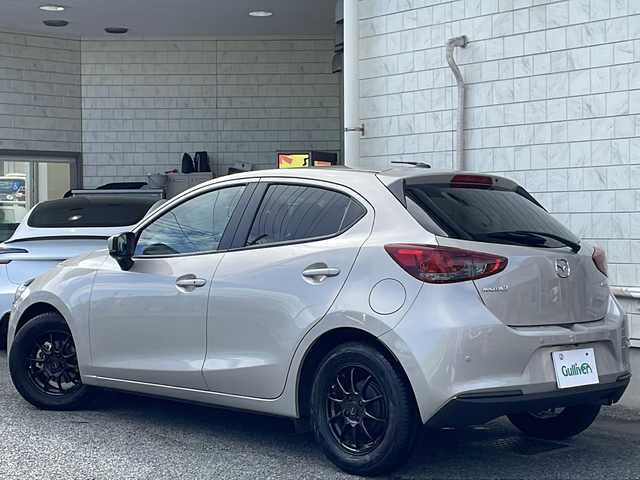 マツダ マツダ２ 15S プロアクティブ 神奈川県 2023(令5)年 1.8万km プラチナクォーツメタリック ワンオーナー/6速MT/純正ナビ(USB/BT/アップルカープレイ/アンドロイドオート)/バックカメラ/スマートシティブレーキサポート/車線逸脱警報システム/横滑り防止装置/パーキングセンサー/ブラインドスポットモニター/D/N席シートヒーター/ETC/オートライト/純正フロアマット/保証書/取扱説明書