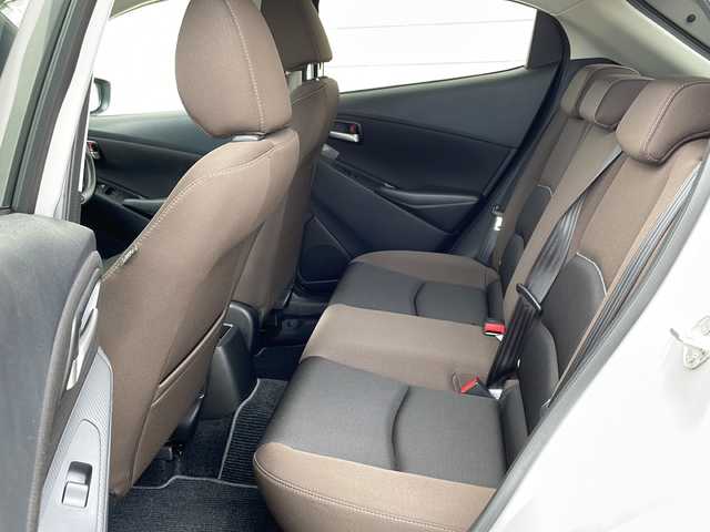 マツダ マツダ２ 15S プロアクティブ 神奈川県 2023(令5)年 1.8万km プラチナクォーツメタリック ワンオーナー/6速MT/純正ナビ(USB/BT/アップルカープレイ/アンドロイドオート)/バックカメラ/スマートシティブレーキサポート/車線逸脱警報システム/横滑り防止装置/パーキングセンサー/ブラインドスポットモニター/D/N席シートヒーター/ETC/オートライト/純正フロアマット/保証書/取扱説明書