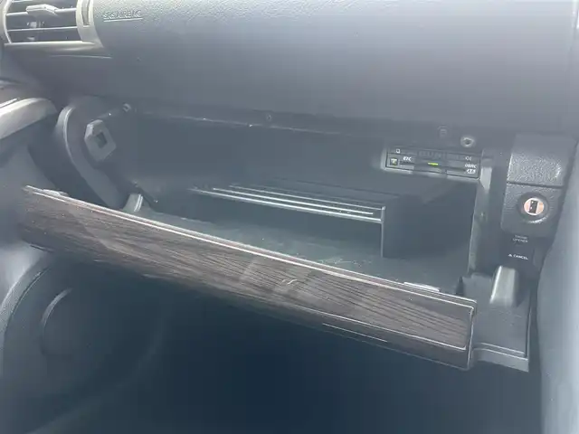レクサス ＩＳ 300h バージョンL 静岡県 2013(平25)年 10.7万km スターライトブラックガラスフレーク ワンオーナー/純正ナビ/地デジ/Bカメラ/ビルトインＥＴＣ/クルコン　/前席シートヒーター／シートクーラー　/前席パワーシート/スマートキー /スペアキー/カードキー/取扱説明書/記録簿