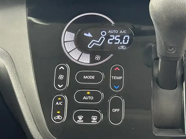 日産 デイズ ルークス ハイウェイスターX 岡山県 2016(平28)年 7.1万km スパークリングレッド/ブラック 純正SDナビ/（CD/BT/フルセグTV）/アラウンドビューモニター/ETC/片側パワースライドドア/HIDヘッドライト/フォグランプ/オートライト/純正14インチアルミホイール/純正フロアマット/純正ドアバイザー/HIDヘッドライト/アイドリングストップ/プッシュスタート/スマートキー/ISOFIX/リアサーキュレーター/後席サンシェイド/チルトステアリング/シートリフター/シートバックテーブル/ウインカーミラー/ドアバイザー/取扱説明書/新車保証書/スマートキー×２