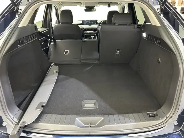 マツダ ＣＸ－６０ XD Sパッケージ 愛媛県 2023(令5)年 1.9万km ディープクリスタルブルーマイカ ・１２．３型ナビ/（フルセグＴＶ・ＢＴ・ａｐｐｌｅｃａｒｐｌａｙ・ａｎｄｒｏｉｄａｕｔｏ・ＦＭ・ＡＭ・ＵＳＢ・ＨＤＭＩ）/・全方位カメラ　/・ＥＴＣ　/・衝突軽減ブレーキ　/・レーンキープアシスト/・レーダークルーズコントロール/・D席パワーシート/・DN席シートヒーター/・ステアリングヒーター/・オートマチックハイビーム/・シートメモリー/・置くだけ充電/・スペアキー