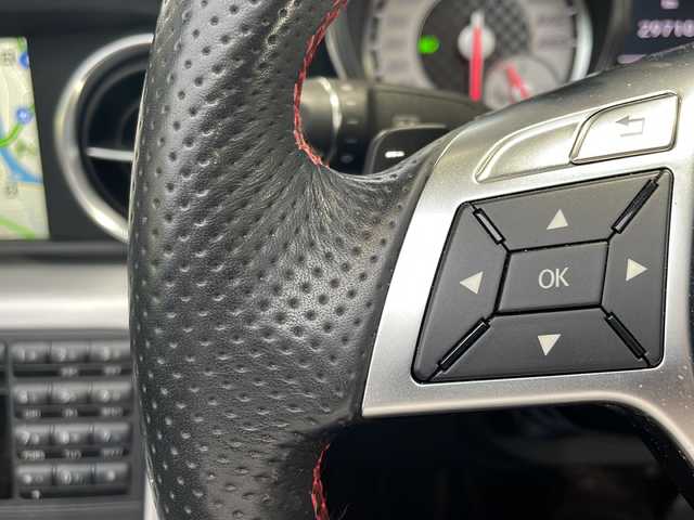 メルセデス・ベンツ ＳＬＫ２００ ブルーエフィシェンシースポーツ 東京都 2012(平24)年 3万km ファイアオパール ワンオーナー/ダイナミックハンドリングパッケージ/リバース連動電動格納ドアミラー/ステアリングスイッチ/革シート/パワーシート（運転席/助手席）/シートヒーター（運転席/助手席）/ETC/HIDヘッドライト/新車時保証書/ナビ/車両取扱説明書