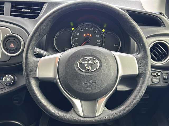 トヨタ ヴィッツ F スマイルエディション 大阪府 2012(平24)年 5万km ブラックマイカ ワンオーナー/純正ナビ/(ワンセグTV/AM/FM/CD/DVD/BT)/前方ドライブレコーダー/ETC/ABS/盗難防止装置/オートライト/オートエアコン/電動格納ミラー/ISOFIX/エンジンスタートボタン/純正フロアマット/スマートキー/保証書/取扱説明書