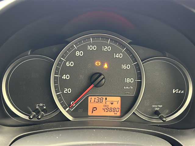 トヨタ ヴィッツ F スマイルエディション 大阪府 2012(平24)年 5万km ブラックマイカ ワンオーナー/純正ナビ/(ワンセグTV/AM/FM/CD/DVD/BT)/前方ドライブレコーダー/ETC/ABS/盗難防止装置/オートライト/オートエアコン/電動格納ミラー/ISOFIX/エンジンスタートボタン/純正フロアマット/スマートキー/保証書/取扱説明書