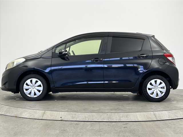 トヨタ ヴィッツ F スマイルエディション 大阪府 2012(平24)年 5万km ブラックマイカ ワンオーナー/純正ナビ/(ワンセグTV/AM/FM/CD/DVD/BT)/前方ドライブレコーダー/ETC/ABS/盗難防止装置/オートライト/オートエアコン/電動格納ミラー/ISOFIX/エンジンスタートボタン/純正フロアマット/スマートキー/保証書/取扱説明書