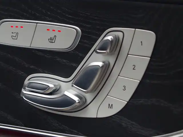 メルセデス・ベンツ Ｅ２００ カブリオレ 埼玉県 2018(平30)年 2.9万km 黒 ブラックレザーシート/アダプティブクルーズコントロール/レーダーセーフティパッケージ/Burmester/ヘッドアップディスプレイ/CarPlay/ブラインドスポットモニター/全周囲カメラ/純正ナビ/ドラレコ/ETC/シートヒーター/シートポジションメモリー機能/パフュームアトマイザー/テレビはありますが、電波の問題で確認できていないのでチェックをはずしています。
