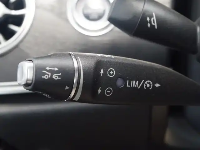 メルセデス・ベンツ Ｅ２００ カブリオレ 埼玉県 2018(平30)年 2.9万km 黒 ブラックレザーシート/アダプティブクルーズコントロール/レーダーセーフティパッケージ/Burmester/ヘッドアップディスプレイ/CarPlay/ブラインドスポットモニター/全周囲カメラ/純正ナビ/ドラレコ/ETC/シートヒーター/シートポジションメモリー機能/パフュームアトマイザー/テレビはありますが、電波の問題で確認できていないのでチェックをはずしています。