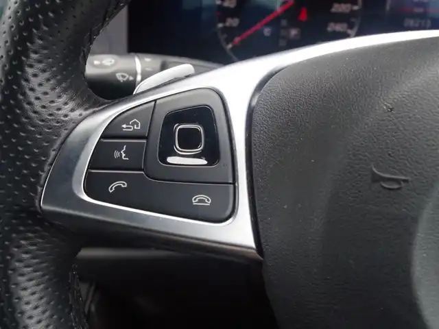 メルセデス・ベンツ Ｅ２００ カブリオレ 埼玉県 2018(平30)年 2.9万km 黒 ブラックレザーシート/アダプティブクルーズコントロール/レーダーセーフティパッケージ/Burmester/ヘッドアップディスプレイ/CarPlay/ブラインドスポットモニター/全周囲カメラ/純正ナビ/ドラレコ/ETC/シートヒーター/シートポジションメモリー機能/パフュームアトマイザー/テレビはありますが、電波の問題で確認できていないのでチェックをはずしています。