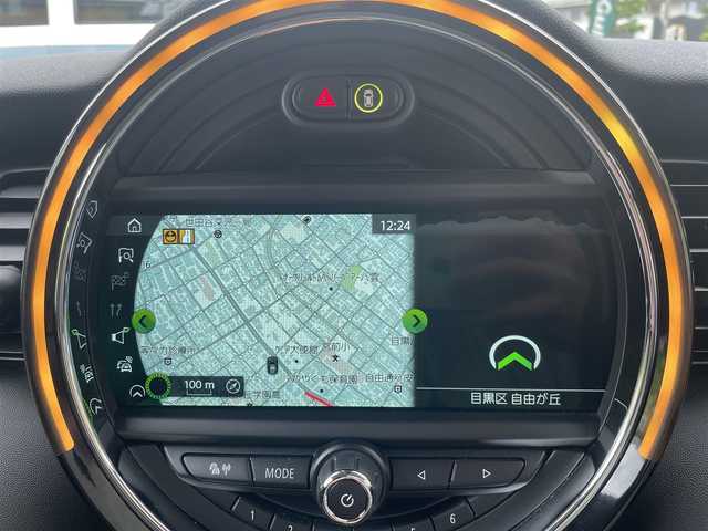 ＭＩＮＩ ミニ クーパー 東京都 2018(平30)年 0.3万km ムーンウォークグレーメタリック ワンオーナー/保証書・取説/インテリジェントセーフティー/LEDヘッドライト・LEDフォグ/純正ナビ/BT/USB/バックカメラ　ETC/ドライブレコーダー【前後】/スマートキー×2/アイドリングストップ/LEDヘッドライト・LEDフォグ/横滑り防止装置/革巻きステア・ステアリングスイッチ/純正15インチアルミ
