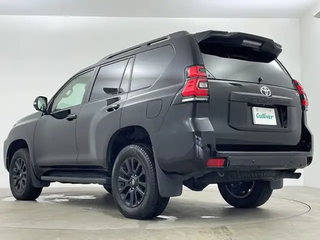 トヨタ ランドクルーザー プラド TX Lパッケージ マットブラED 鹿児島県 2023(令5)年 3.5万km アティチュードブラックマイカ 純正メーカーOPナビ/(BT/CD/DVD/AM/FM/フルセグTV)/サンルーフ/パノラミックビューモニター/トヨタセーフティセンス/レーダークルーズコントロール/プリクラッシュセーフティ/レーンキープアシスト/ブラインドスポットモニター/前席シートヒーター/前席シートエアコン/ベンチレーションシート/オートマチックハイビーム/ETC2・0/ドライブレコーダー/パーキングアシスト/MTモード付AT/バックカメラ/サイドカメラ/フロントカメラ/純正LEDヘッドライト/純正18インチアルミホイール/コーナーセンサー/保証書/取扱説明書