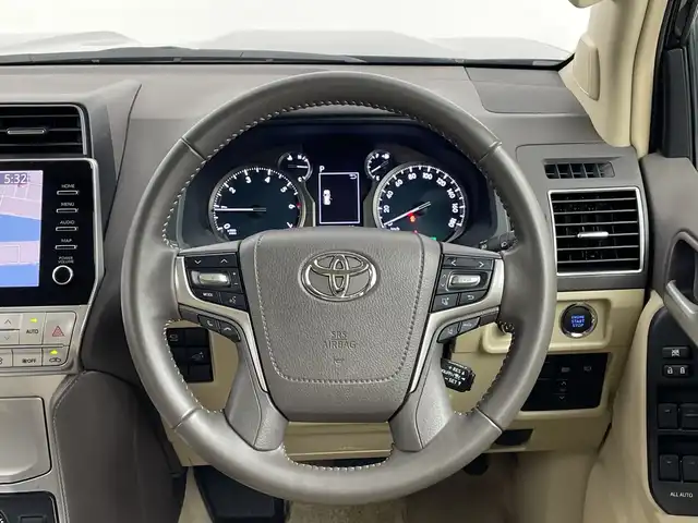 トヨタ ランドクルーザー プラド TX Lパッケージ マットブラED 鹿児島県 2023(令5)年 3.5万km アティチュードブラックマイカ 純正メーカーOPナビ/(BT/CD/DVD/AM/FM/フルセグTV)/サンルーフ/パノラミックビューモニター/トヨタセーフティセンス/レーダークルーズコントロール/プリクラッシュセーフティ/レーンキープアシスト/ブラインドスポットモニター/前席シートヒーター/前席シートエアコン/ベンチレーションシート/オートマチックハイビーム/ETC2・0/ドライブレコーダー/パーキングアシスト/MTモード付AT/バックカメラ/サイドカメラ/フロントカメラ/純正LEDヘッドライト/純正18インチアルミホイール/コーナーセンサー/保証書/取扱説明書