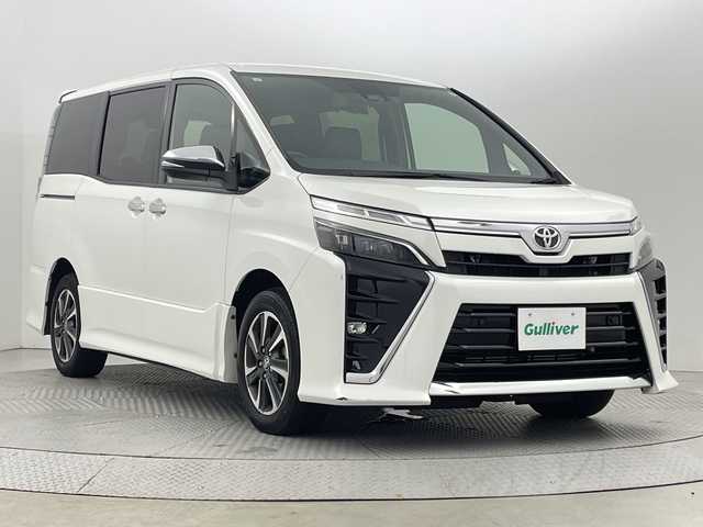 トヨタ ヴォクシー ZS 煌Ⅲ 新潟県 2021(令3)年 3.2万km ホワイトパールクリスタルシャイン トヨタセーフティセンス/純正10インチSDナビ/　　CD/DVD/AM/FM/フルセグ/BT/HDMI/USB/バックモニター/クルーズコントロール/両側パワースライドドア/LEDオートライト/オートマチックハイビーム/ハーフレザーシート/純正16インチアルミホイール付/アイドリングストップ/リアオートエアコン/純正フロアマット/リアサンシェード/デジタルインナーミラー/スペアキー/スマートキー/ETC2.０