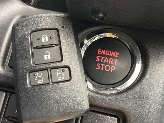 トヨタ ヴォクシー ZS 煌Ⅲ 新潟県 2021(令3)年 3.2万km ホワイトパールクリスタルシャイン トヨタセーフティセンス/純正10インチSDナビ/　　CD/DVD/AM/FM/フルセグ/BT/HDMI/USB/バックモニター/クルーズコントロール/両側パワースライドドア/LEDオートライト/オートマチックハイビーム/ハーフレザーシート/純正16インチアルミホイール付/アイドリングストップ/リアオートエアコン/純正フロアマット/リアサンシェード/デジタルインナーミラー/スペアキー/スマートキー/ETC2.０