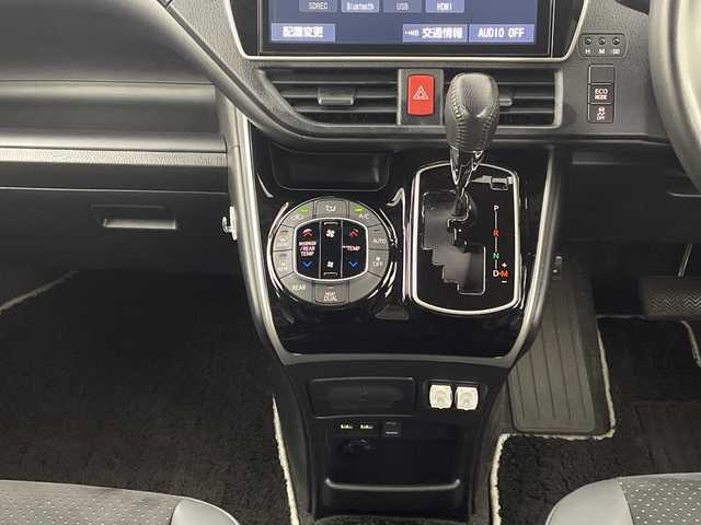 トヨタ ヴォクシー ZS 煌Ⅲ 新潟県 2021(令3)年 3.2万km ホワイトパールクリスタルシャイン トヨタセーフティセンス/純正10インチSDナビ/　　CD/DVD/AM/FM/フルセグ/BT/HDMI/USB/バックモニター/クルーズコントロール/両側パワースライドドア/LEDオートライト/オートマチックハイビーム/ハーフレザーシート/純正16インチアルミホイール付/アイドリングストップ/リアオートエアコン/純正フロアマット/リアサンシェード/デジタルインナーミラー/スペアキー/スマートキー/ETC2.０