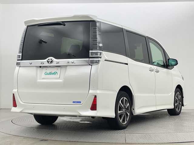 トヨタ ヴォクシー ZS 煌Ⅲ 新潟県 2021(令3)年 3.2万km ホワイトパールクリスタルシャイン トヨタセーフティセンス/純正10インチSDナビ/　　CD/DVD/AM/FM/フルセグ/BT/HDMI/USB/バックモニター/クルーズコントロール/両側パワースライドドア/LEDオートライト/オートマチックハイビーム/ハーフレザーシート/純正16インチアルミホイール付/アイドリングストップ/リアオートエアコン/純正フロアマット/リアサンシェード/デジタルインナーミラー/スペアキー/スマートキー/ETC2.０