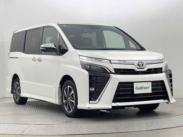 トヨタ ヴォクシー ZS 煌Ⅲ 新潟県 2021(令3)年 3.2万km ホワイトパールクリスタルシャイン トヨタセーフティセンス/純正10インチSDナビ/　　CD/DVD/AM/FM/フルセグ/BT/HDMI/USB/バックモニター/クルーズコントロール/両側パワースライドドア/LEDオートライト/オートマチックハイビーム/ハーフレザーシート/純正16インチアルミホイール付/アイドリングストップ/リアオートエアコン/純正フロアマット/リアサンシェード/デジタルインナーミラー/スペアキー/スマートキー/ETC2.０