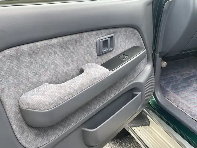 トヨタ ハイラックス スポーツピック Wキャブ ワイド 千葉県 2003(平15)年 10.5万km 緑／シルバー ナビ　バックカメラ　ミラードラレコ　ＥＴＣ　ナルディハンドル【純正積込】　キーレス　リストアップサス　社外１５インチＡＷ　ダブルキャブ　４ＷＤ　フロアマット　ドアバイザー　パワーウィンドウ