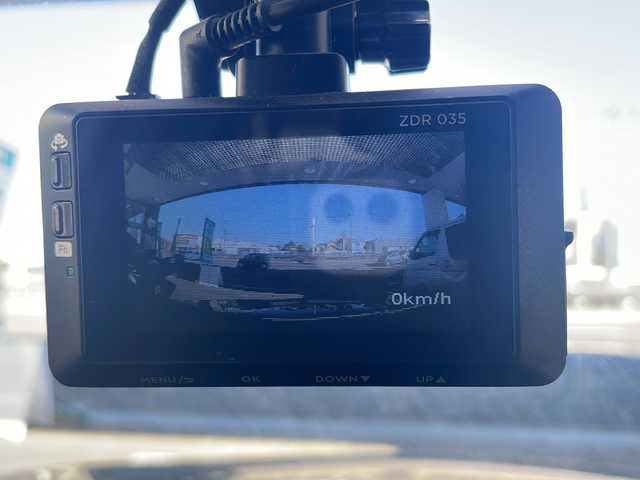 トヨタ ハリアー エレガンス 愛知県 2015(平27)年 17万km ブラック ワンオーナー/純正SDナビ/【フルセグ・DVD再生可・CD・Bluetooth】/バックカメラ/サンルーフ/ビルトインETC/前後ドライブレコーダー/運転席パワーシート/クルーズコントロール/横滑り防止機能/ステアリングスイッチ/電動格納ミラー/ウィンカーミラー/プッシュスタート/スマートキー/スペアキーあり/フォグランプ/新車保証書/取扱説明書