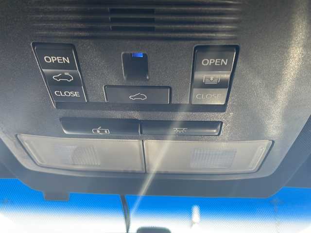 トヨタ ハリアー エレガンス 愛知県 2015(平27)年 17万km ブラック ワンオーナー/純正SDナビ/【フルセグ・DVD再生可・CD・Bluetooth】/バックカメラ/サンルーフ/ビルトインETC/前後ドライブレコーダー/運転席パワーシート/クルーズコントロール/横滑り防止機能/ステアリングスイッチ/電動格納ミラー/ウィンカーミラー/プッシュスタート/スマートキー/スペアキーあり/フォグランプ/新車保証書/取扱説明書