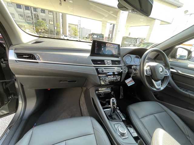 ＢＭＷ Ｘ１ xDrive 18d xライン 岡山県 2019(令1)年 5.7万km ミネラルグレー 登録時走行距離56595キロ/純正10.25インチナビ/AM/FM/Bluetooth/TV/インテリジェントセーフテイ/・アクティブクルーズコントロール/・衝突回避ブレーキ/・前車接近警告機能/コーナーセンサー/バックカメラ/電動リアゲート/シートヒーター/パワーシート/純正１９インチAW/LEDヘッドライト/プッシュスタート/スマートキー/ETC