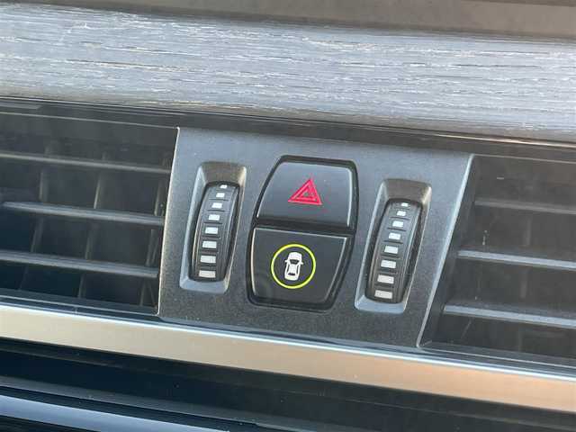 ＢＭＷ Ｘ１ xDrive 18d xライン 岡山県 2019(令1)年 5.7万km ミネラルグレー 登録時走行距離56595キロ/純正10.25インチナビ/AM/FM/Bluetooth/TV/インテリジェントセーフテイ/・アクティブクルーズコントロール/・衝突回避ブレーキ/・前車接近警告機能/コーナーセンサー/バックカメラ/電動リアゲート/シートヒーター/パワーシート/純正１９インチAW/LEDヘッドライト/プッシュスタート/スマートキー/ETC