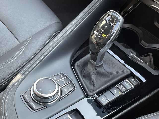 ＢＭＷ Ｘ１ xDrive 18d xライン 岡山県 2019(令1)年 5.7万km ミネラルグレー 登録時走行距離56595キロ/純正10.25インチナビ/AM/FM/Bluetooth/TV/インテリジェントセーフテイ/・アクティブクルーズコントロール/・衝突回避ブレーキ/・前車接近警告機能/コーナーセンサー/バックカメラ/電動リアゲート/シートヒーター/パワーシート/純正１９インチAW/LEDヘッドライト/プッシュスタート/スマートキー/ETC