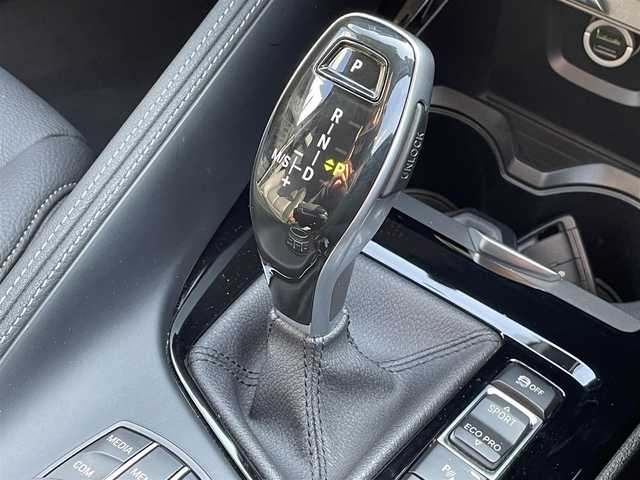 ＢＭＷ Ｘ１ xDrive 18d xライン 岡山県 2019(令1)年 5.7万km ミネラルグレー 登録時走行距離56595キロ/純正10.25インチナビ/AM/FM/Bluetooth/TV/インテリジェントセーフテイ/・アクティブクルーズコントロール/・衝突回避ブレーキ/・前車接近警告機能/コーナーセンサー/バックカメラ/電動リアゲート/シートヒーター/パワーシート/純正１９インチAW/LEDヘッドライト/プッシュスタート/スマートキー/ETC