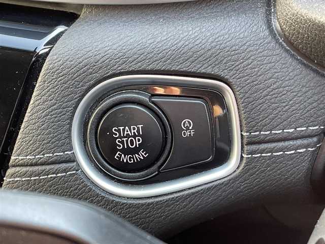 ＢＭＷ Ｘ１ xDrive 18d xライン 岡山県 2019(令1)年 5.7万km ミネラルグレー 登録時走行距離56595キロ/純正10.25インチナビ/AM/FM/Bluetooth/TV/インテリジェントセーフテイ/・アクティブクルーズコントロール/・衝突回避ブレーキ/・前車接近警告機能/コーナーセンサー/バックカメラ/電動リアゲート/シートヒーター/パワーシート/純正１９インチAW/LEDヘッドライト/プッシュスタート/スマートキー/ETC