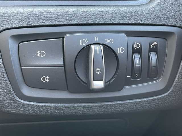 ＢＭＷ Ｘ１ xDrive 18d xライン 岡山県 2019(令1)年 5.7万km ミネラルグレー 登録時走行距離56595キロ/純正10.25インチナビ/AM/FM/Bluetooth/TV/インテリジェントセーフテイ/・アクティブクルーズコントロール/・衝突回避ブレーキ/・前車接近警告機能/コーナーセンサー/バックカメラ/電動リアゲート/シートヒーター/パワーシート/純正１９インチAW/LEDヘッドライト/プッシュスタート/スマートキー/ETC