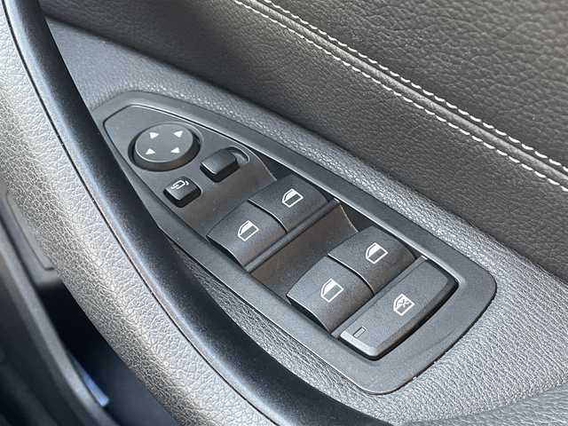 ＢＭＷ Ｘ１ xDrive 18d xライン 岡山県 2019(令1)年 5.7万km ミネラルグレー 登録時走行距離56595キロ/純正10.25インチナビ/AM/FM/Bluetooth/TV/インテリジェントセーフテイ/・アクティブクルーズコントロール/・衝突回避ブレーキ/・前車接近警告機能/コーナーセンサー/バックカメラ/電動リアゲート/シートヒーター/パワーシート/純正１９インチAW/LEDヘッドライト/プッシュスタート/スマートキー/ETC