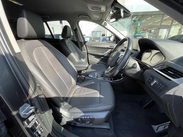 ＢＭＷ Ｘ１ xDrive 18d xライン 岡山県 2019(令1)年 5.7万km ミネラルグレー 登録時走行距離56595キロ/純正10.25インチナビ/AM/FM/Bluetooth/TV/インテリジェントセーフテイ/・アクティブクルーズコントロール/・衝突回避ブレーキ/・前車接近警告機能/コーナーセンサー/バックカメラ/電動リアゲート/シートヒーター/パワーシート/純正１９インチAW/LEDヘッドライト/プッシュスタート/スマートキー/ETC