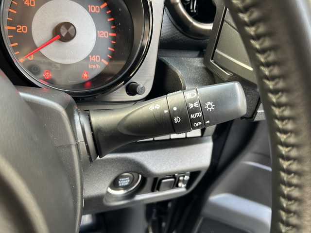 スズキ ジムニー XC 広島県 2021(令3)年 3.2万km ブルーイッシュブラックパール3 禁煙/社外グリル/ルーフキャリア/スズキセーフティサポート/・デュアルブレーキサポート/・ハイビームアシスト/・車線逸脱警報/クルーズコントロール/純正ディスプレイオーディオ（PVH-9300DVSZS）/・CD/DVD/Bluetooth/USB/革巻きステアリング/ステアリングスイッチ/オートライト/ヘッドランプウォッシャー/革調シートカバー/シートヒーター/LEDヘッドライト/フォグランプ/スマートキー/プッシュスタート/ETC/純正ドライブレコーダー/マッドフラップ