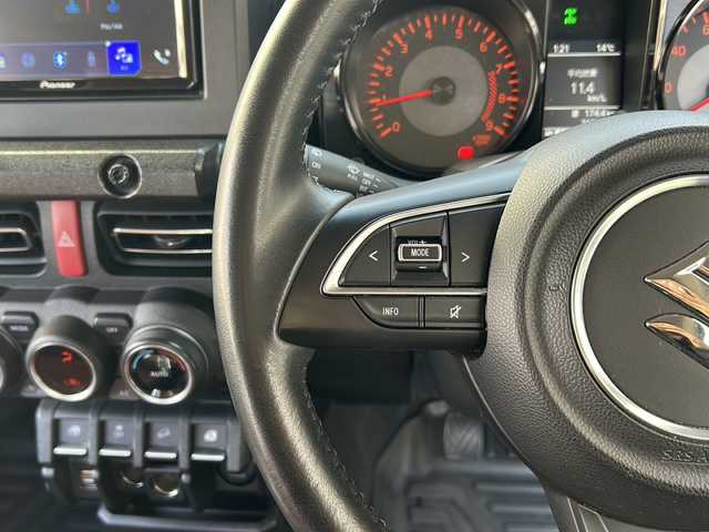 スズキ ジムニー XC 広島県 2021(令3)年 3.2万km ブルーイッシュブラックパール3 禁煙/社外グリル/ルーフキャリア/スズキセーフティサポート/・デュアルブレーキサポート/・ハイビームアシスト/・車線逸脱警報/クルーズコントロール/純正ディスプレイオーディオ（PVH-9300DVSZS）/・CD/DVD/Bluetooth/USB/革巻きステアリング/ステアリングスイッチ/オートライト/ヘッドランプウォッシャー/革調シートカバー/シートヒーター/LEDヘッドライト/フォグランプ/スマートキー/プッシュスタート/ETC/純正ドライブレコーダー/マッドフラップ