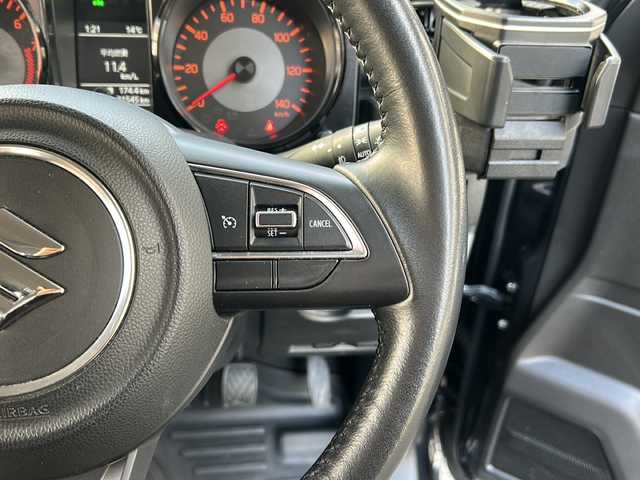 スズキ ジムニー XC 広島県 2021(令3)年 3.2万km ブルーイッシュブラックパール3 禁煙/社外グリル/ルーフキャリア/スズキセーフティサポート/・デュアルブレーキサポート/・ハイビームアシスト/・車線逸脱警報/クルーズコントロール/純正ディスプレイオーディオ（PVH-9300DVSZS）/・CD/DVD/Bluetooth/USB/革巻きステアリング/ステアリングスイッチ/オートライト/ヘッドランプウォッシャー/革調シートカバー/シートヒーター/LEDヘッドライト/フォグランプ/スマートキー/プッシュスタート/ETC/純正ドライブレコーダー/マッドフラップ