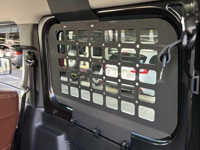 スズキ ジムニー XC 広島県 2021(令3)年 3.2万km ブルーイッシュブラックパール3 禁煙/社外グリル/ルーフキャリア/スズキセーフティサポート/・デュアルブレーキサポート/・ハイビームアシスト/・車線逸脱警報/クルーズコントロール/純正ディスプレイオーディオ（PVH-9300DVSZS）/・CD/DVD/Bluetooth/USB/革巻きステアリング/ステアリングスイッチ/オートライト/ヘッドランプウォッシャー/革調シートカバー/シートヒーター/LEDヘッドライト/フォグランプ/スマートキー/プッシュスタート/ETC/純正ドライブレコーダー/マッドフラップ