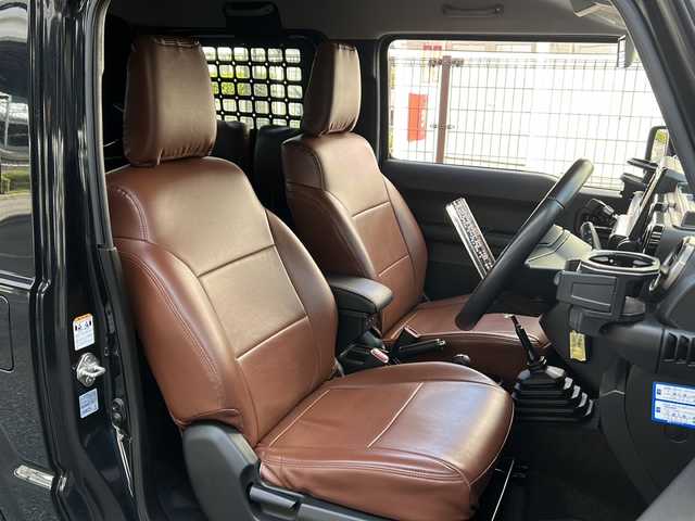 スズキ ジムニー XC 広島県 2021(令3)年 3.2万km ブルーイッシュブラックパール3 禁煙/社外グリル/ルーフキャリア/スズキセーフティサポート/・デュアルブレーキサポート/・ハイビームアシスト/・車線逸脱警報/クルーズコントロール/純正ディスプレイオーディオ（PVH-9300DVSZS）/・CD/DVD/Bluetooth/USB/革巻きステアリング/ステアリングスイッチ/オートライト/ヘッドランプウォッシャー/革調シートカバー/シートヒーター/LEDヘッドライト/フォグランプ/スマートキー/プッシュスタート/ETC/純正ドライブレコーダー/マッドフラップ