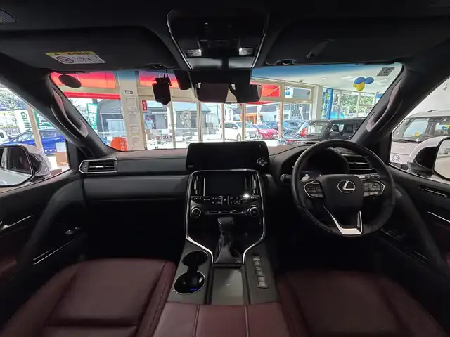 レクサス ＬＸ 600 長崎県 2024(令6)年 0.5万km ソニッククォーツ サンルーフ//モデリスタエアロ//マークレビンソン//リアエンターテインメントシステム//デジタルインナーミラー//レクサスセーフティシステム+/・衝突被害軽減ブレーキ/・レーダークルーズコントロール/・レーンキープアシスト/・オートマチックハイビーム/・ブラインドスポットモニター//メーカーOPナビ//Apple Car Play・Android auto//Bluetooth接続//フルセグTV//TVキャンセラー//全方位カメラ・バックカメラ//ドライブレコーダー【HDR362GW】//イージークローザードア//本革シート//パワーシート/(シートヒーター・エアシート)//電動格納サードシート//クールBOX//置くだけ充電//LEDオートヘッドライト//ステアリングヒーター//パドルシフト//電子パーキング//オートホールド機能//ビルトインETC2.0//ヘッドアップディスプレイ
